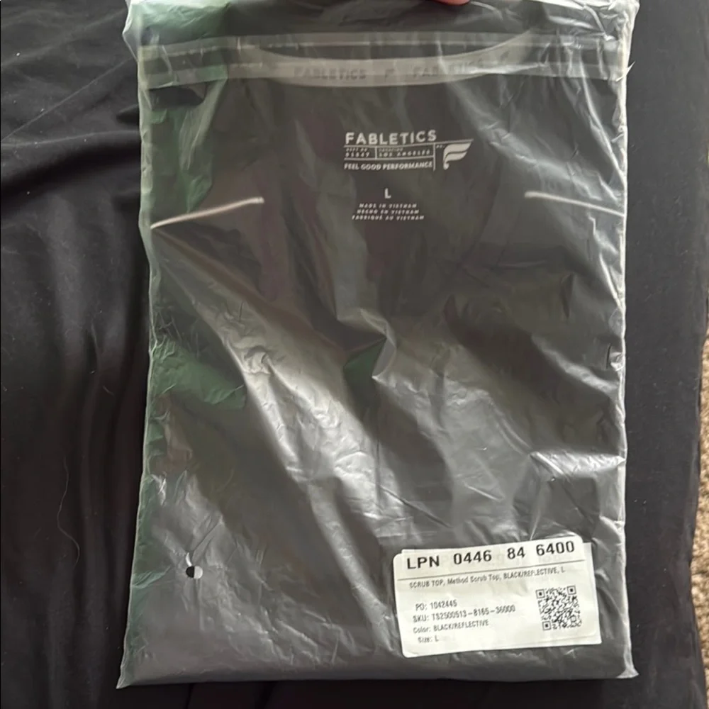 Method 2-Pocket Scrub Top (Reflective) - Picture 5 of 6